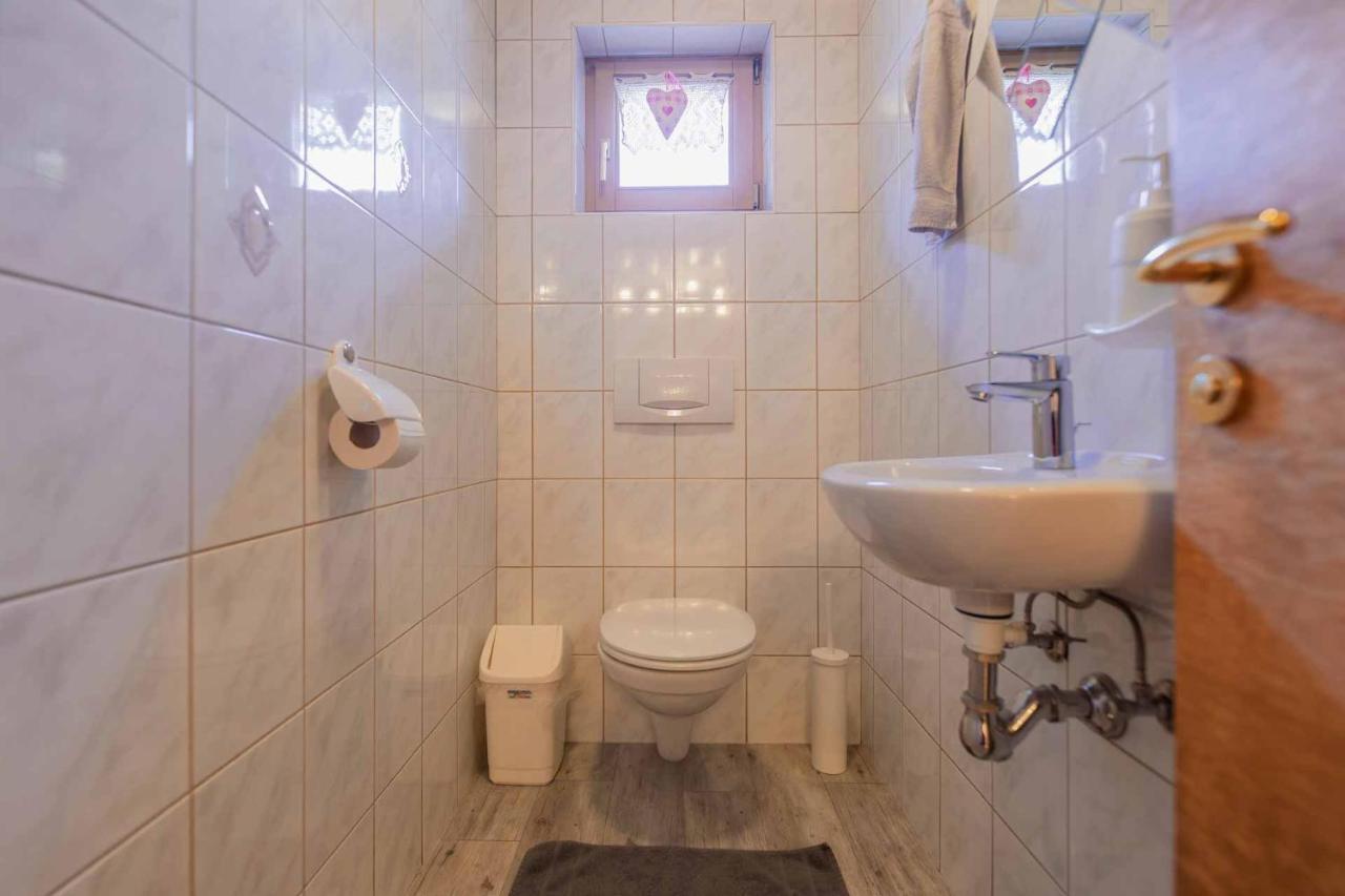 Haus Simone Apartment นอยชติฟ อิม ชตูไปทัล ภายนอก รูปภาพ